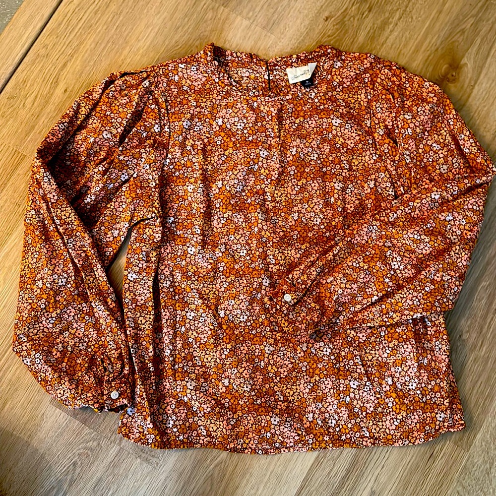 Puff sleeve floral blouse size M